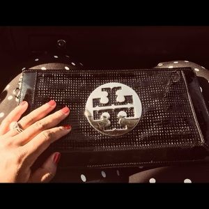 authentic black tory burch clutch